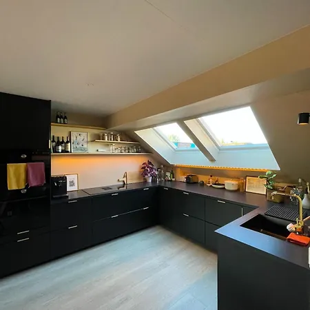 Modern 2 Bedroom With Balcony & Parking