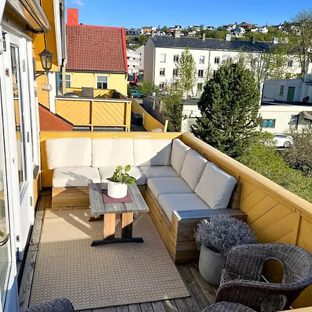 Modern 2 Bedroom With Balcony & Parking *